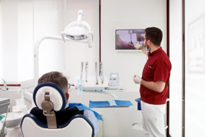 studio-dentistico-ambulatorio-diagnosi-Odontoiatrica-Dottori-Val