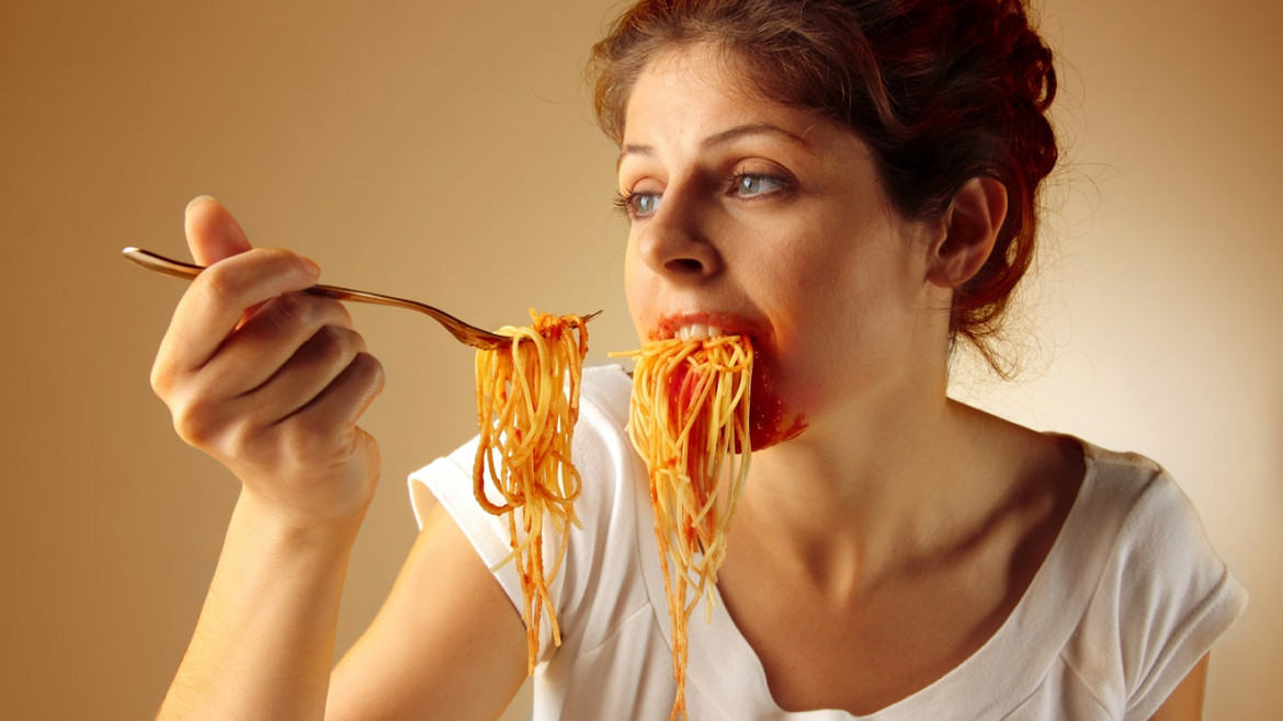 Disturbi alimentari: come si ripercuotono sui denti?